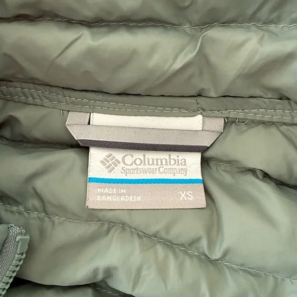 Columbia Women's Puffer Vest - Picture 10 of 11